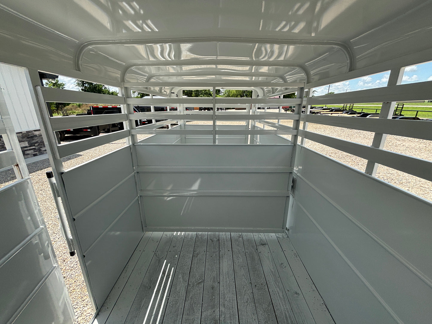 2025 DELTA 16 500 ES STOCK TRAILER INTERIOR