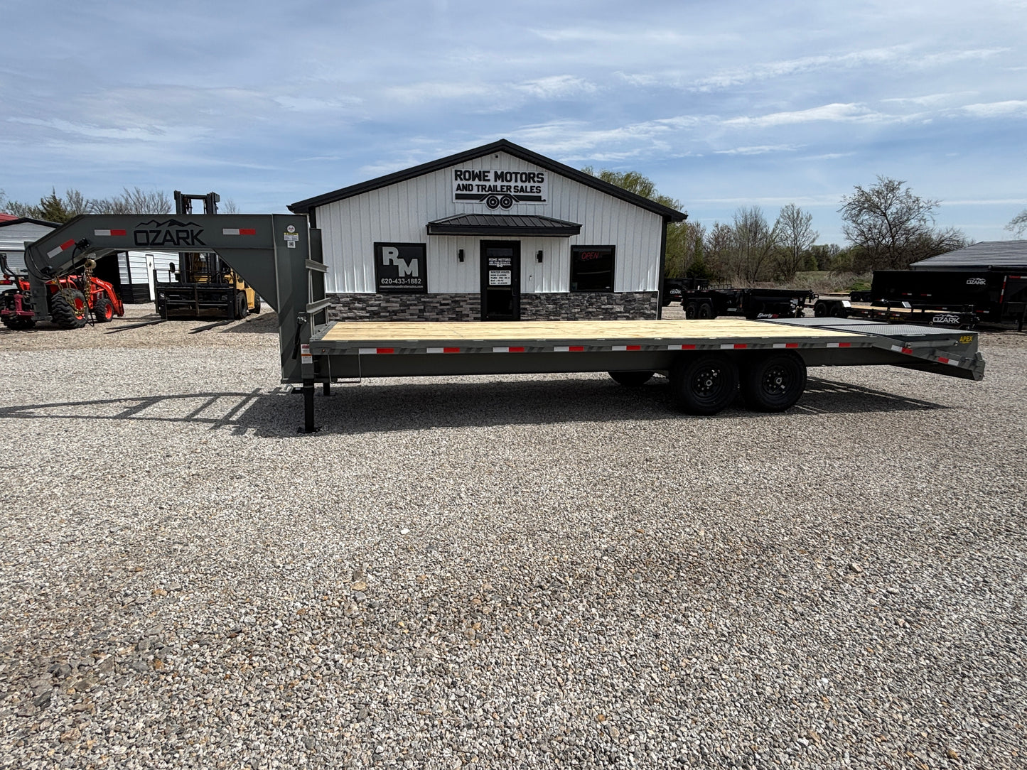 2025 Ozark 25' 15.5K Gooseneck Flatbed Equipment Trailer