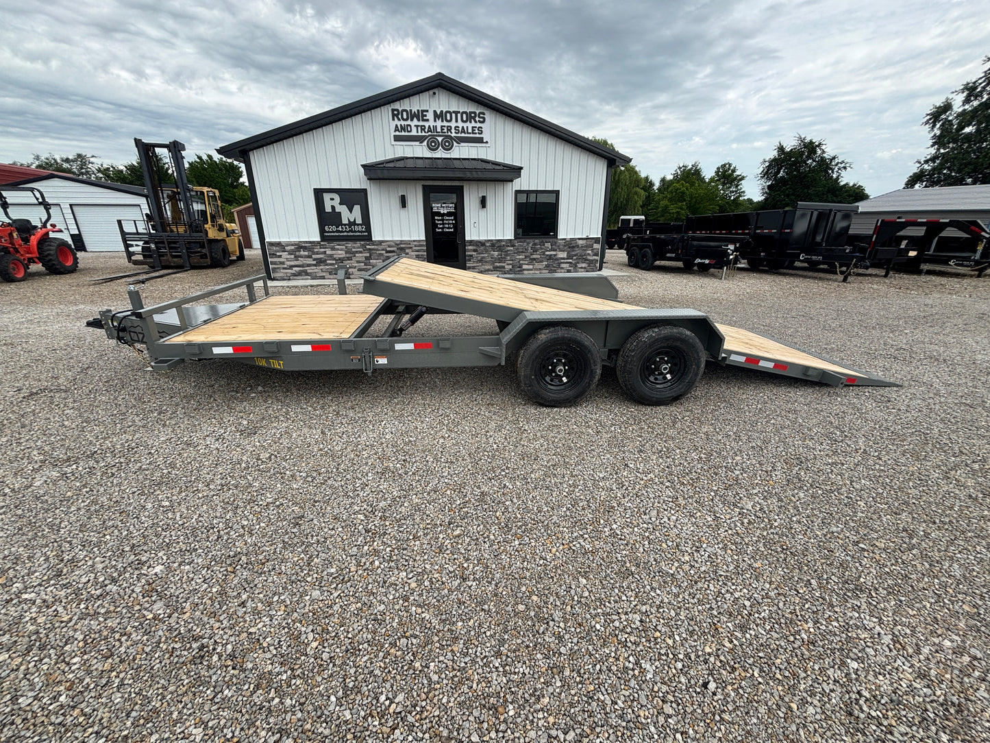 2025 Ozark 22' 10K Tilt Trailer *Gray*