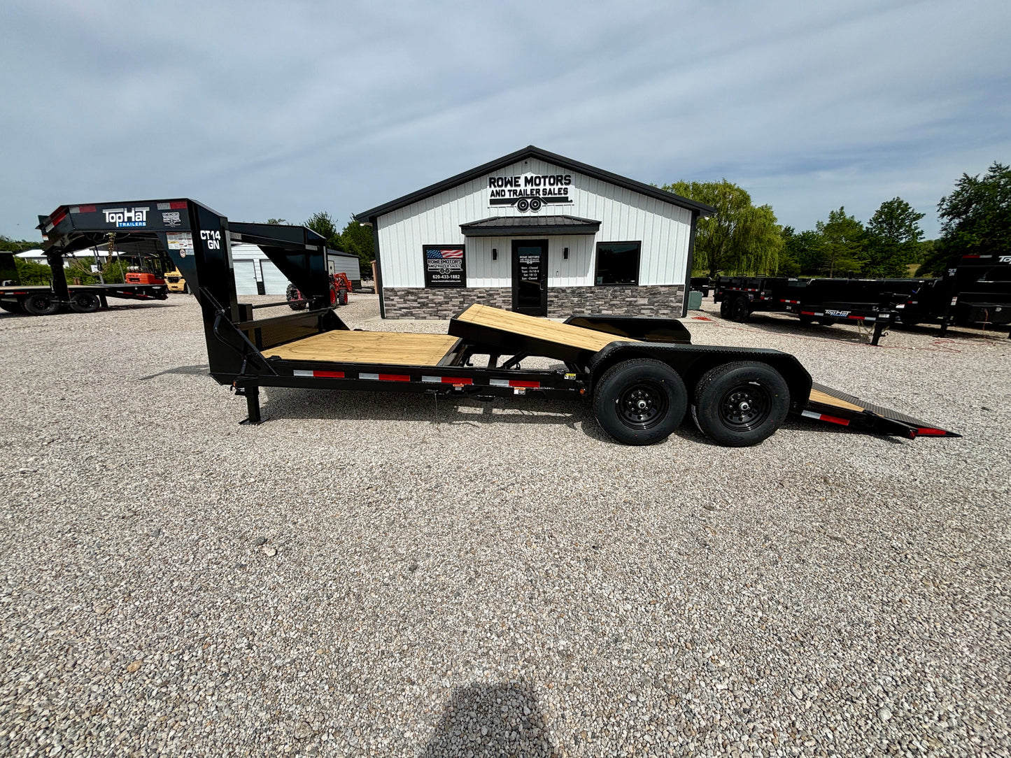 2026 Top Hat 22' 14K Gooseneck Tilt Trailer
