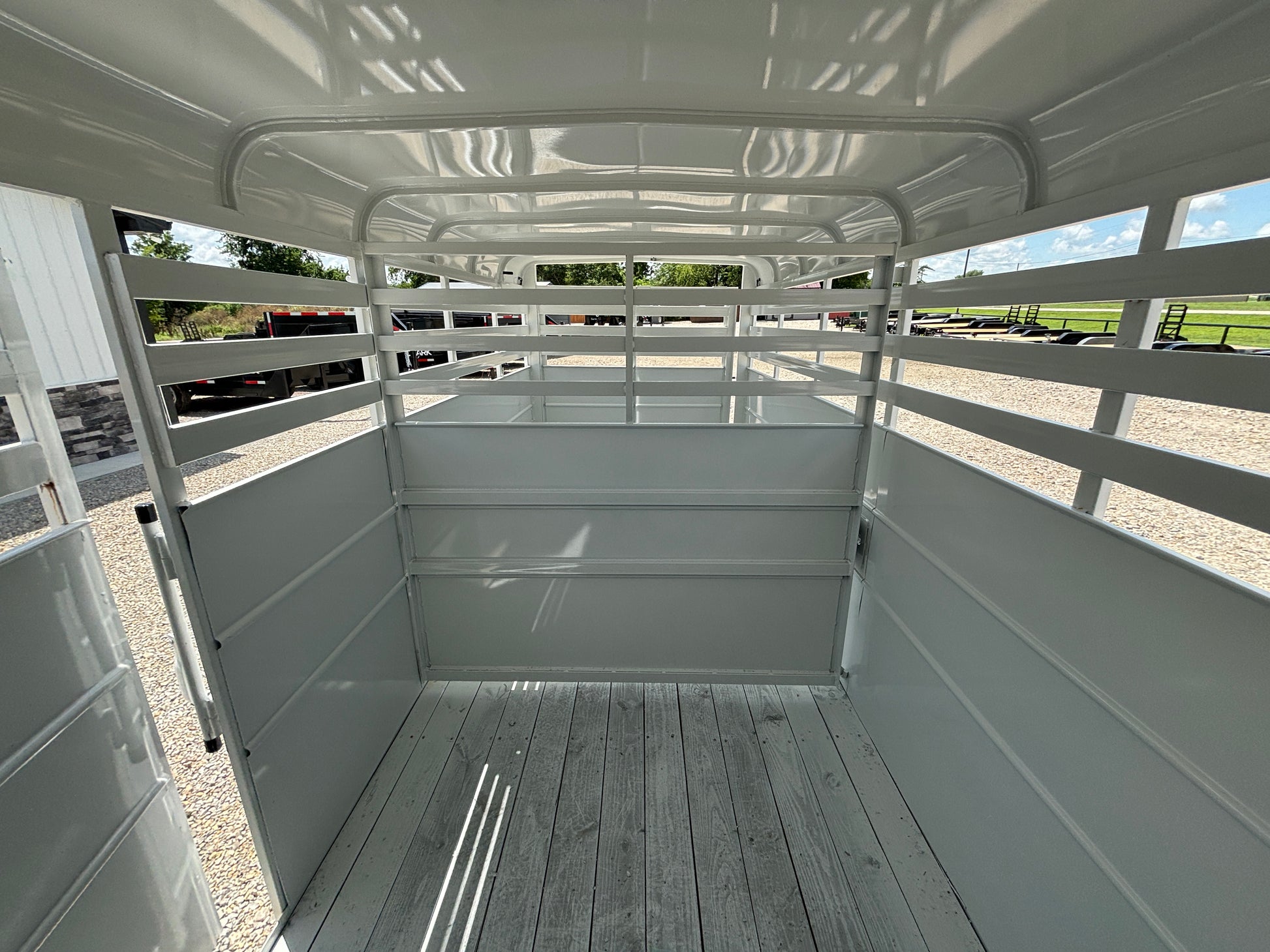 2025 DELTA 16 500 ES STOCK TRAILER INTERIOR