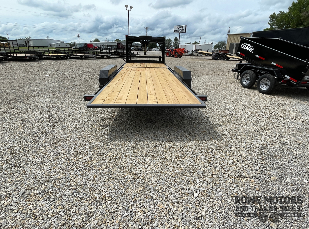 2025 Ozark 24' 16K Gooseneck HD Tilt Trailer Black