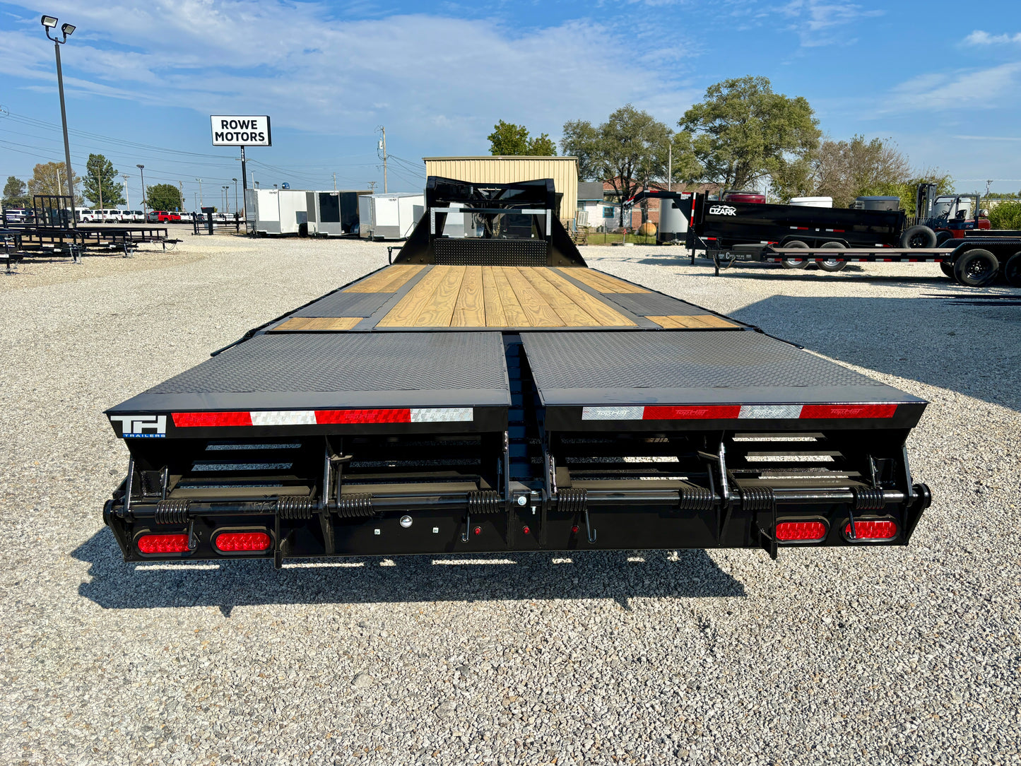 2026 Top Hat 30' 15.9K Gooseneck Flatbed Trailer
