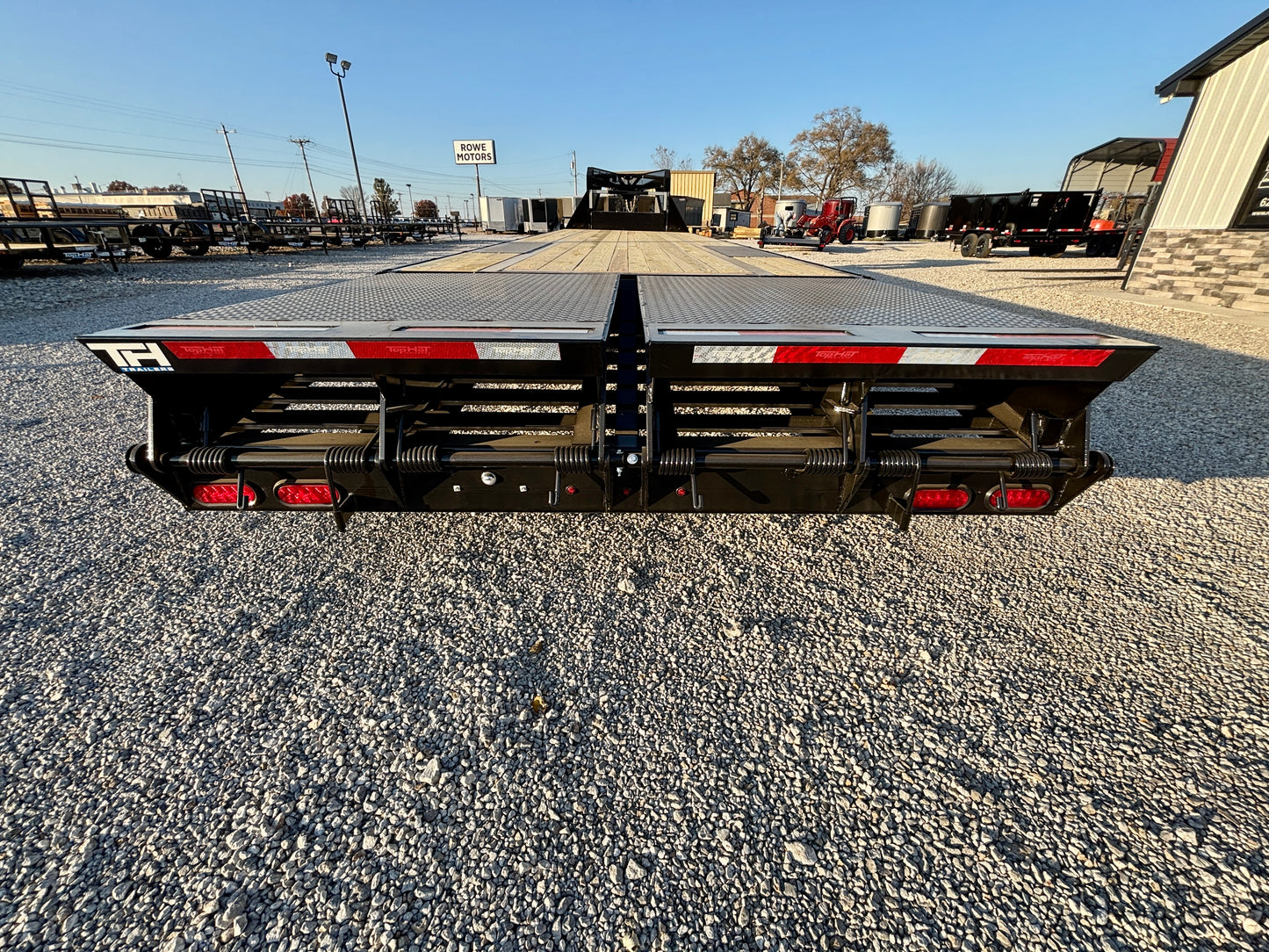 2026 Top Hat 32' 15.9K Gooseneck Flatbed Trailer
