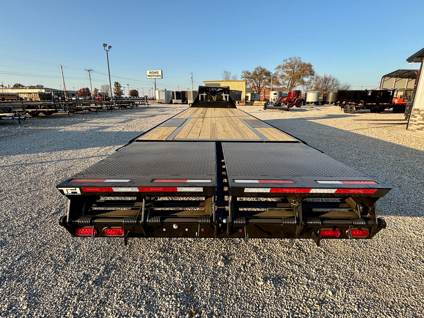 2026 Top Hat 32' 15.9K Gooseneck Flatbed Trailer