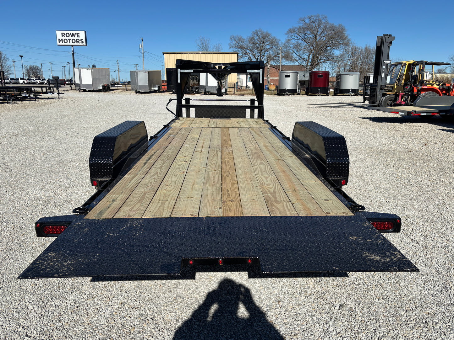 2026 Top Hat 24' 14K Gooseneck Tilt Trailer *Black*