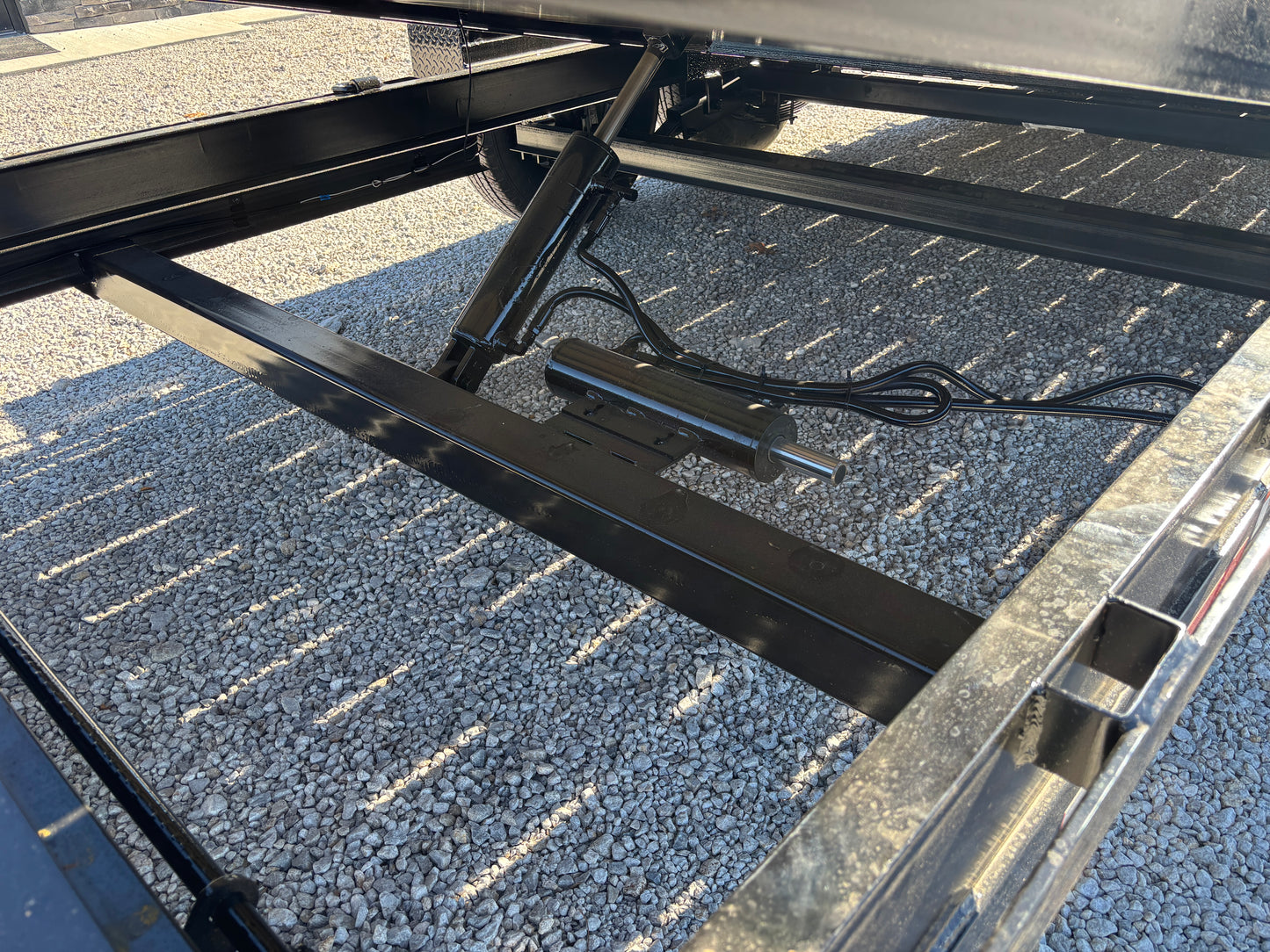 2026 Top Hat 24' 14K Gooseneck Tilt Trailer *Black*