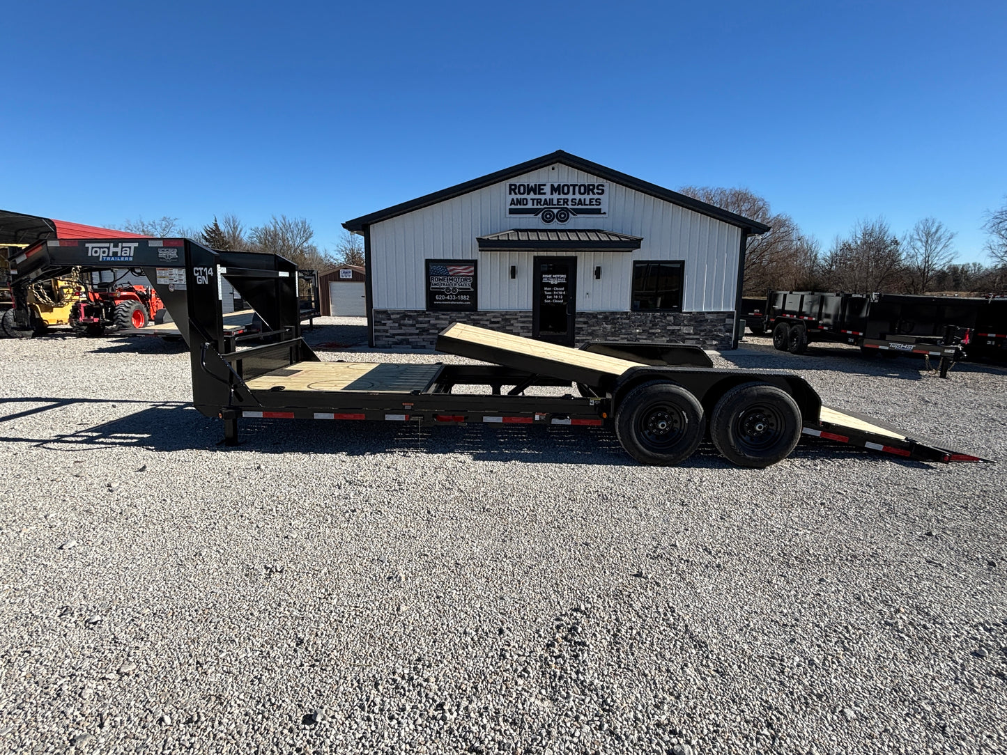 2026 Top Hat 24' 14K Gooseneck Tilt Trailer *Black*