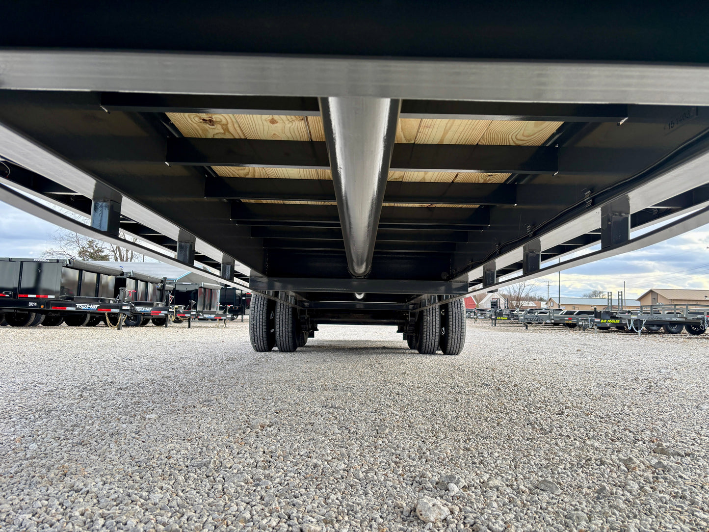 2026 Lamar 32' 25K Gooseneck Flatbed Trailer