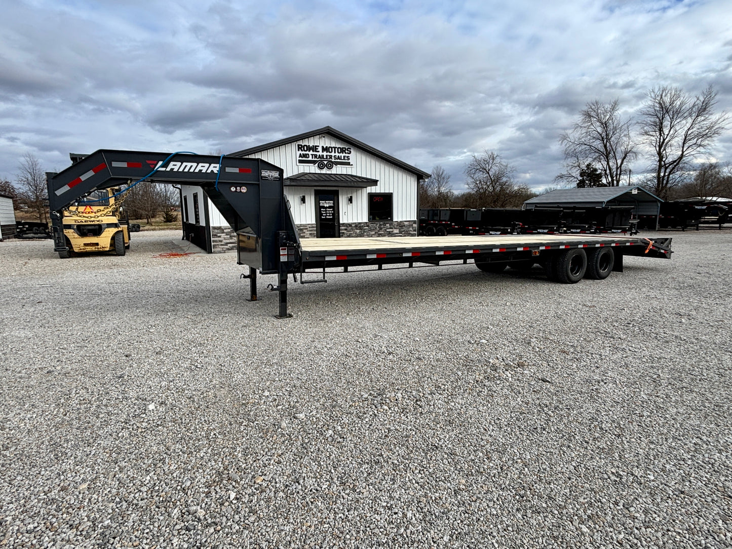 2026 Lamar 32' 25K Gooseneck Flatbed Trailer