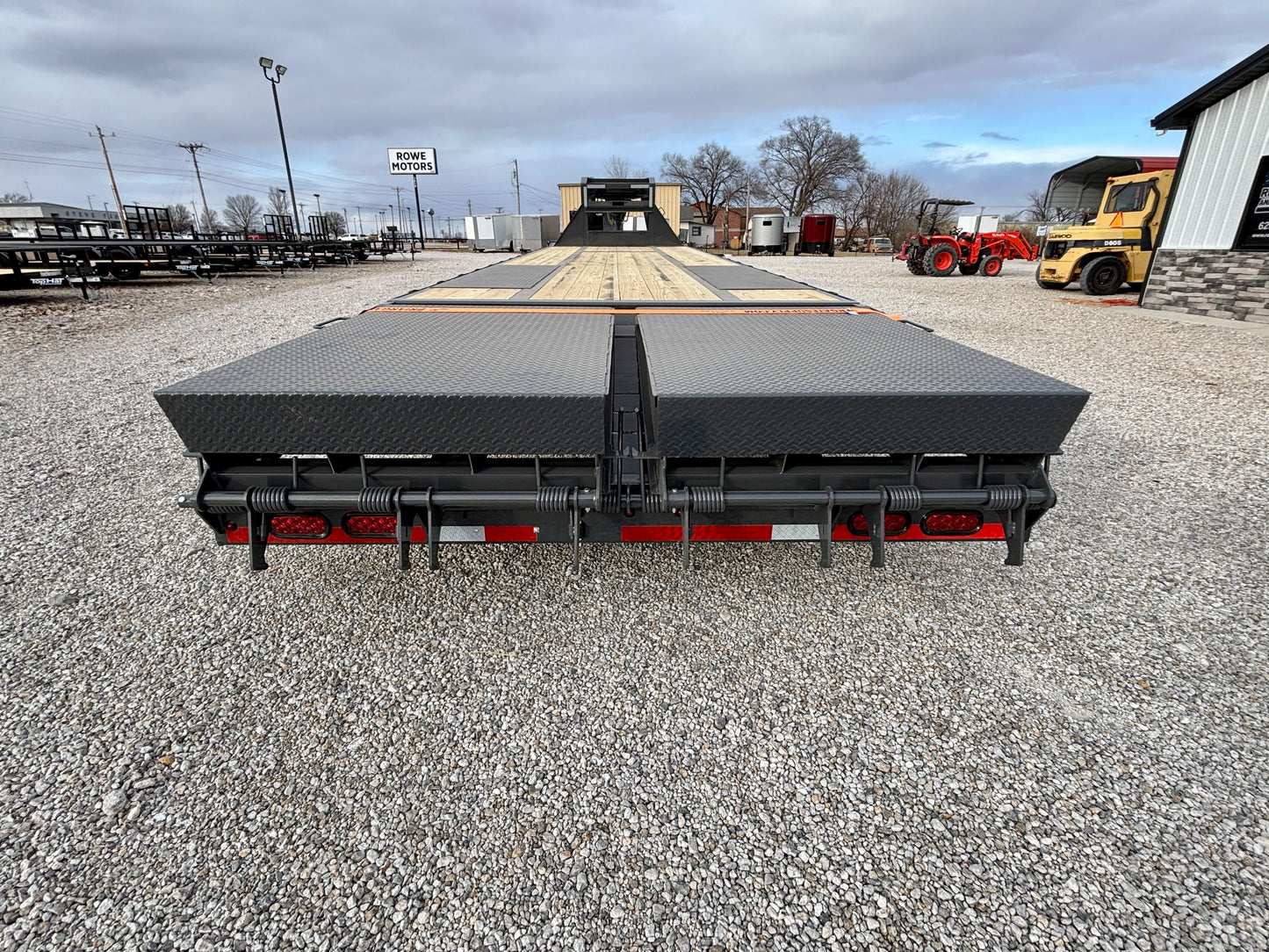 2026 Lamar 32' 25K Gooseneck Flatbed Trailer