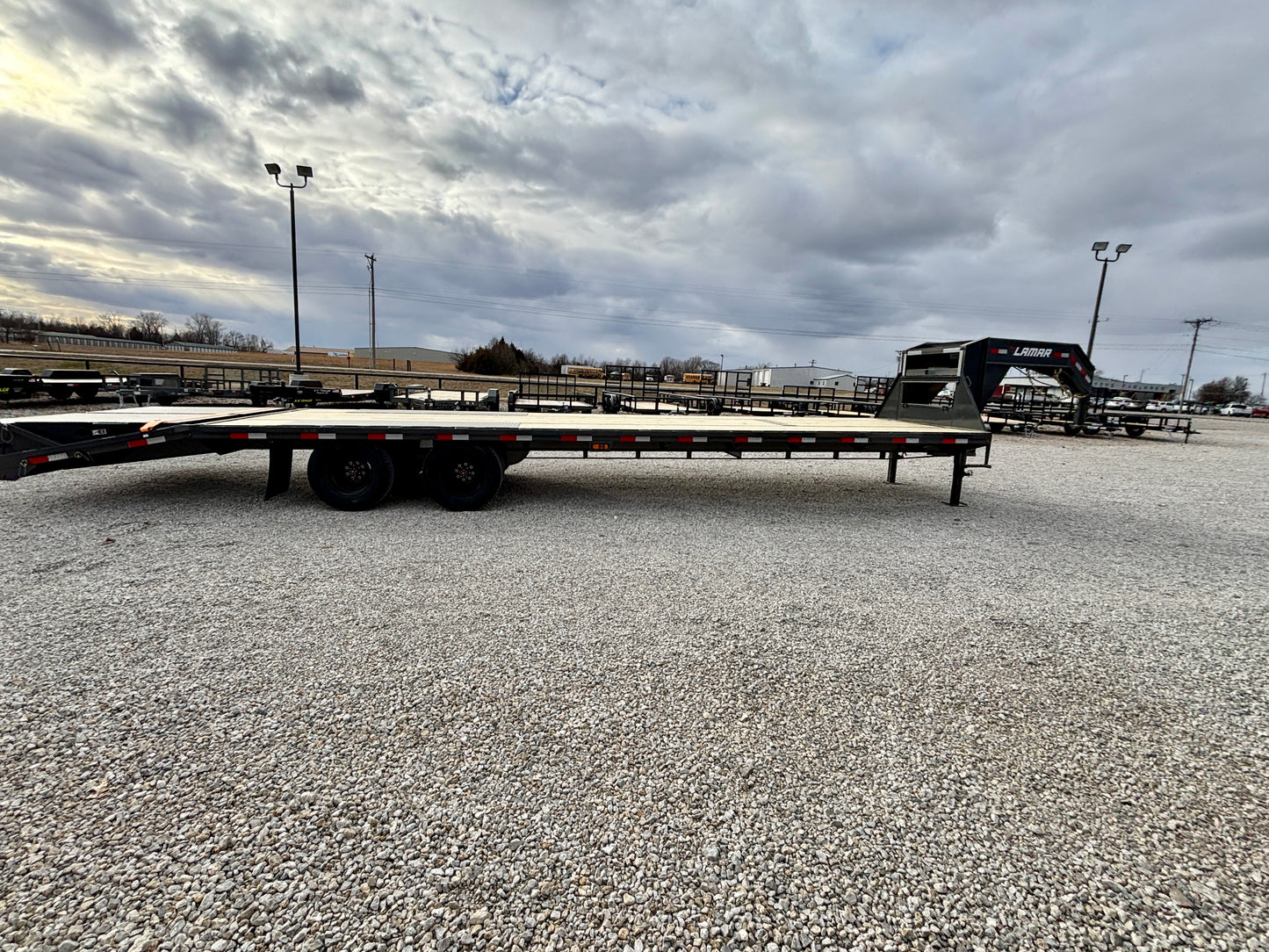 2026 Lamar 32' 25K Gooseneck Flatbed Trailer