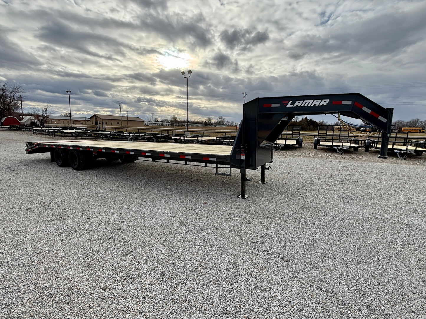 2026 Lamar 32' 25K Gooseneck Flatbed Trailer