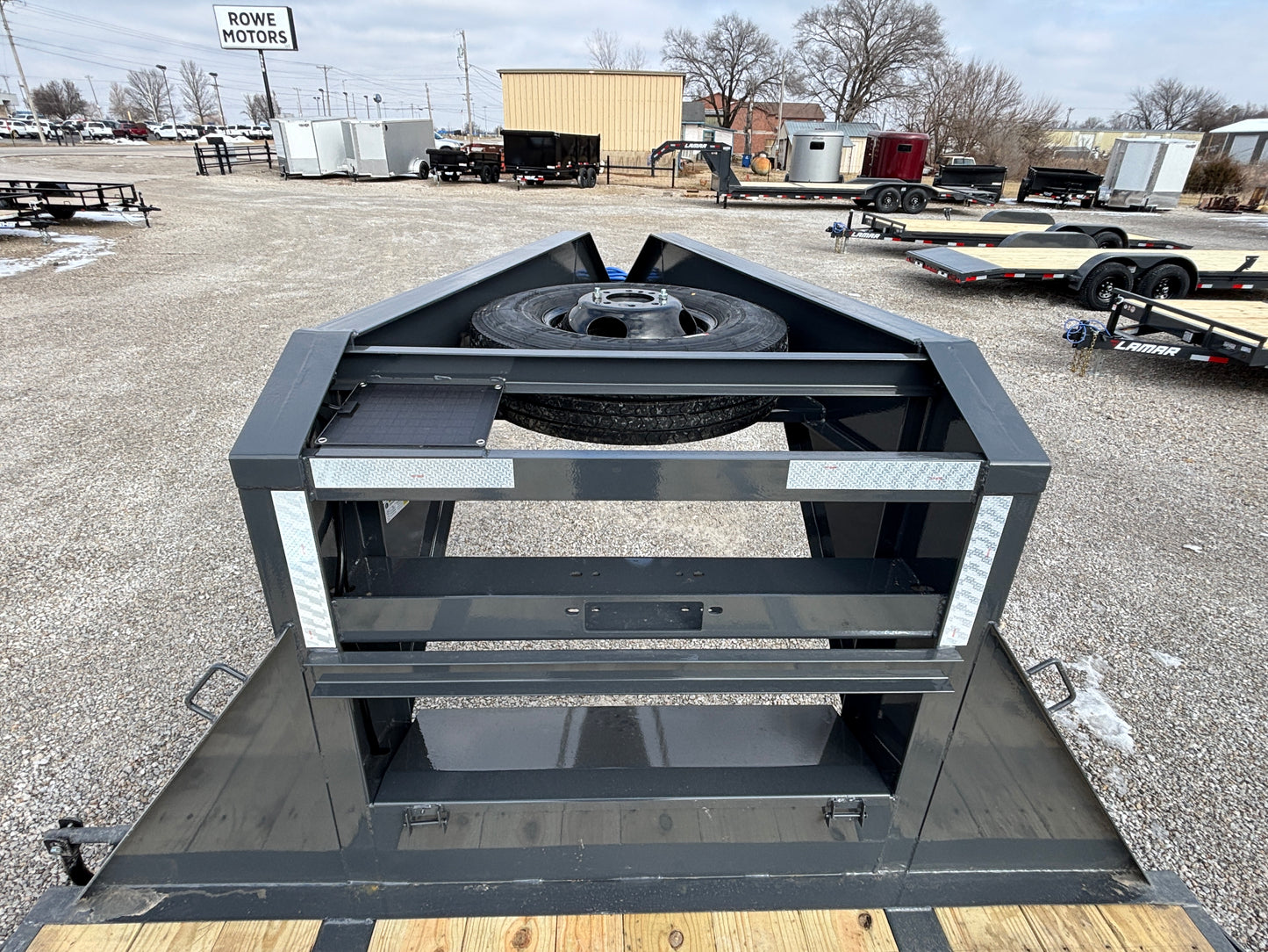 2026 Lamar 32' 25K Gooseneck Flatbed Hydraulic Dovetail Trailer