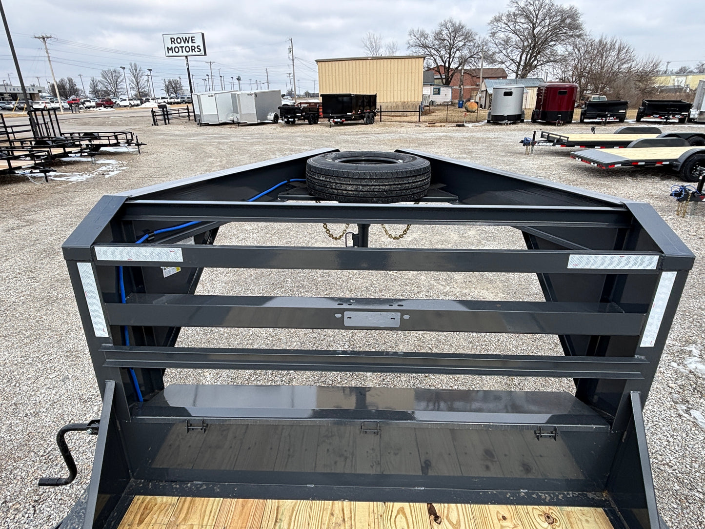 2026 Lamar 102" x 28' 14k Gooseneck Drive Over Fender Equipment Trailer