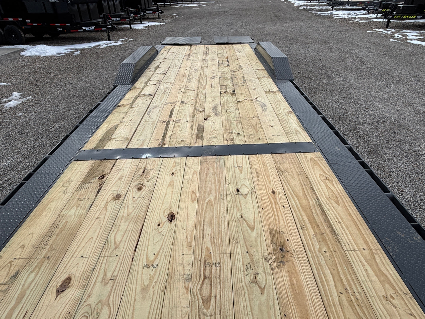2026 Lamar 102" x 28' 14k Gooseneck Drive Over Fender Equipment Trailer