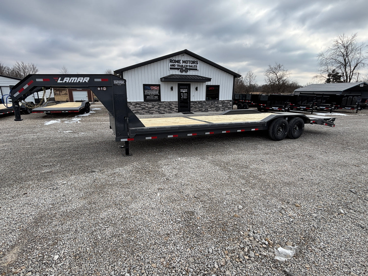 2026 Lamar 102" x 28' 14k Gooseneck Drive Over Fender Equipment Trailer