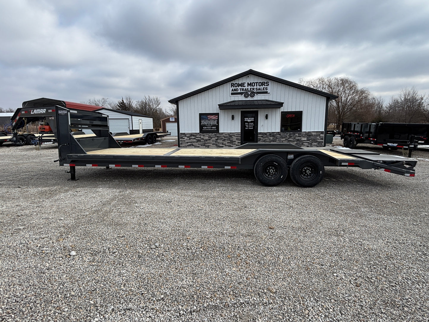 2026 Lamar 102" x 28' 14k Gooseneck Drive Over Fender Equipment Trailer