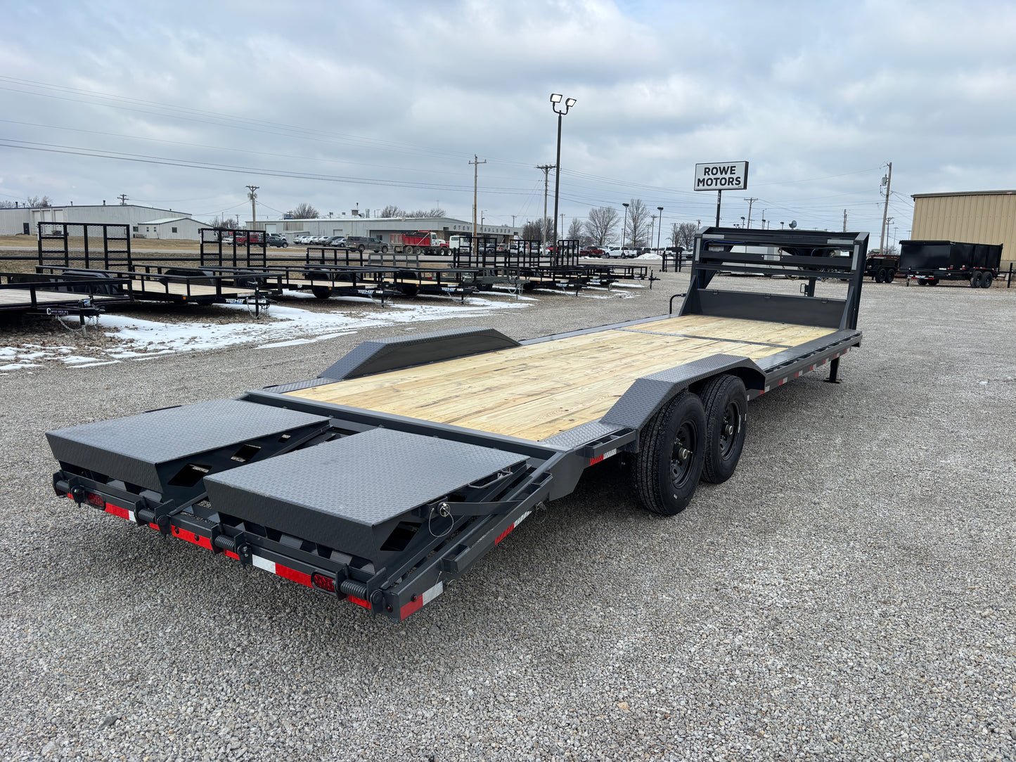 2026 Lamar 102" x 28' 14k Gooseneck Drive Over Fender Equipment Trailer
