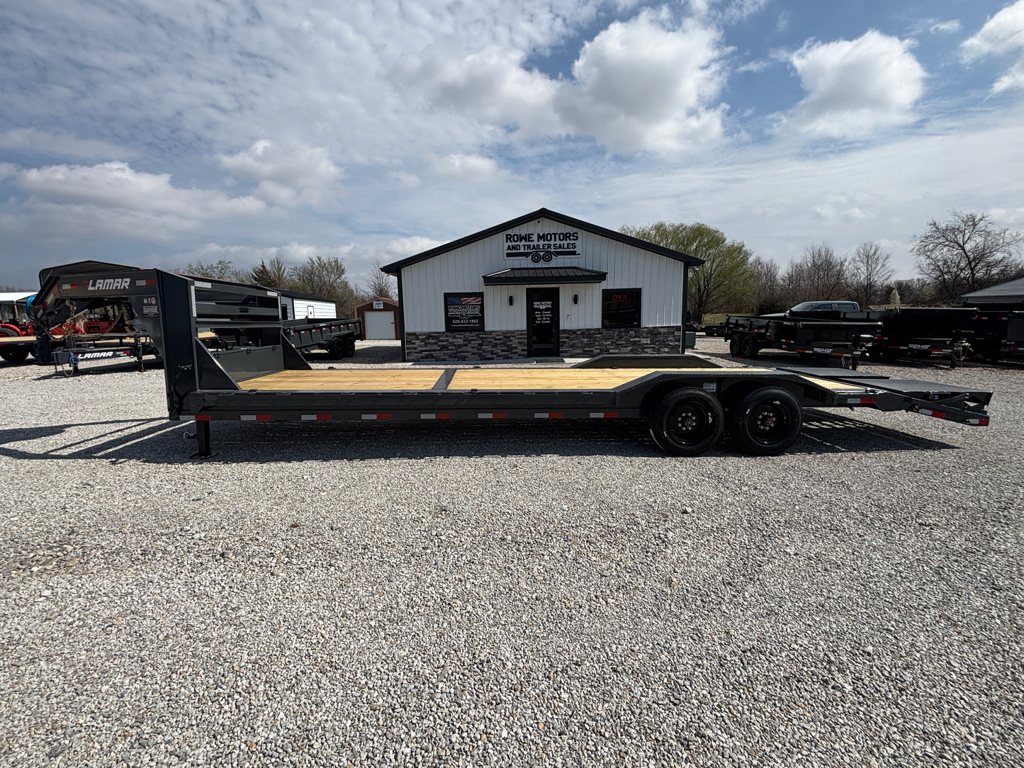 2026 Lamar 102" x 28' 16K Gooseneck Drive Over Fender Equipment Trailer