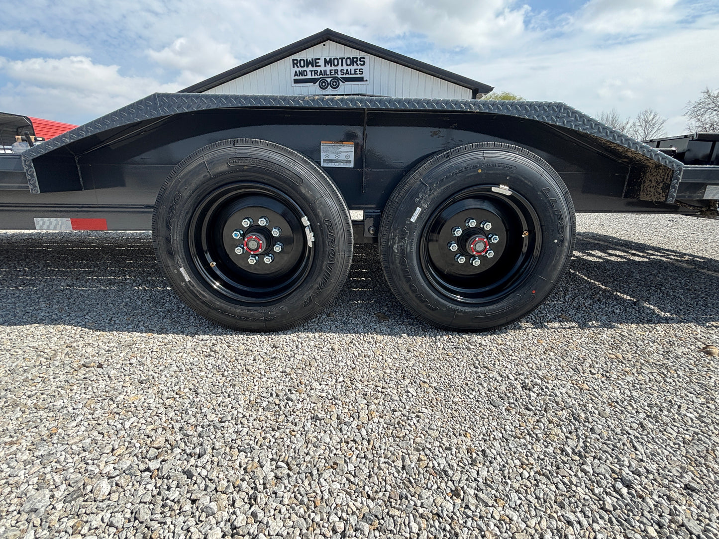2026 Lamar 102" x 28' 16K Gooseneck Drive Over Fender Equipment Trailer