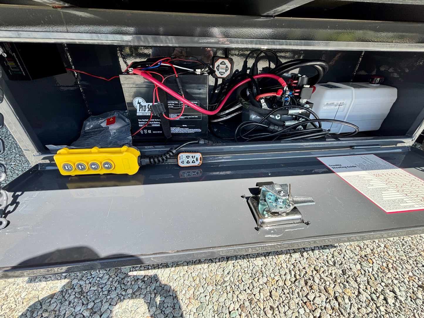 2026 Lamar 32' 25K Gooseneck Flatbed Hydraulic Dovetail & Jacks Trailer
