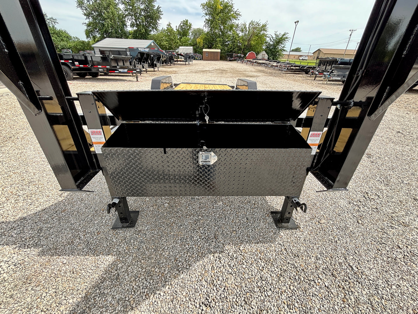 2026 Top Hat 22' 14K Gooseneck Tilt Trailer