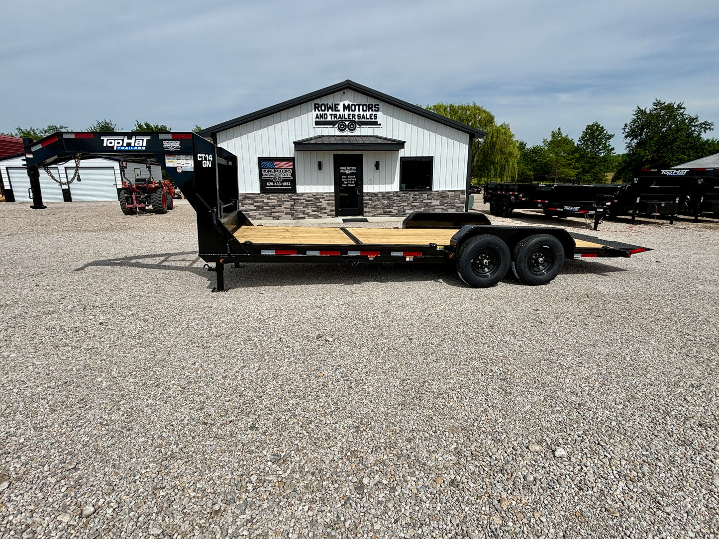 2026 Top Hat 22' 14K Gooseneck Tilt Trailer
