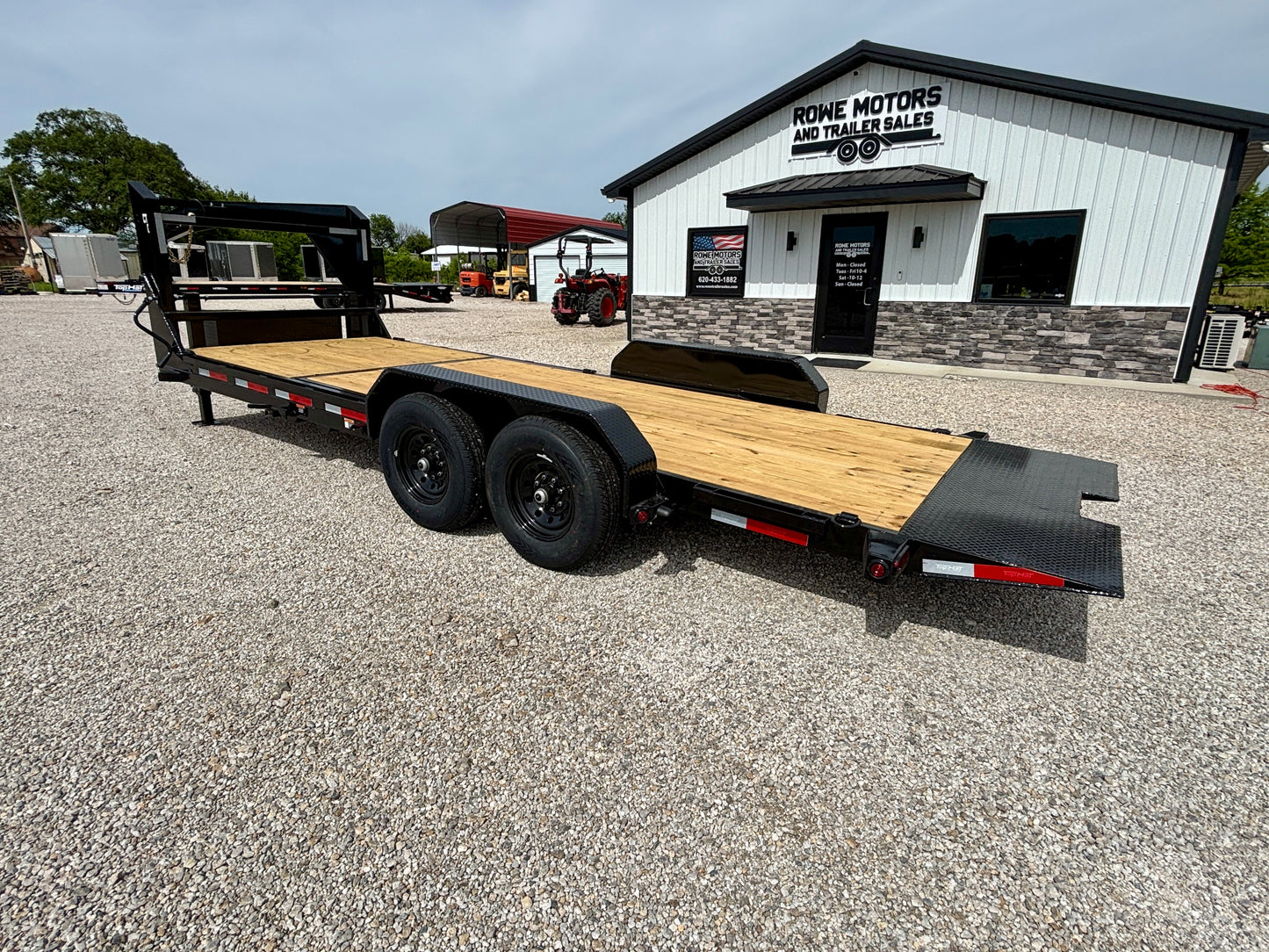 2026 Top Hat 22' 14K Gooseneck Tilt Trailer