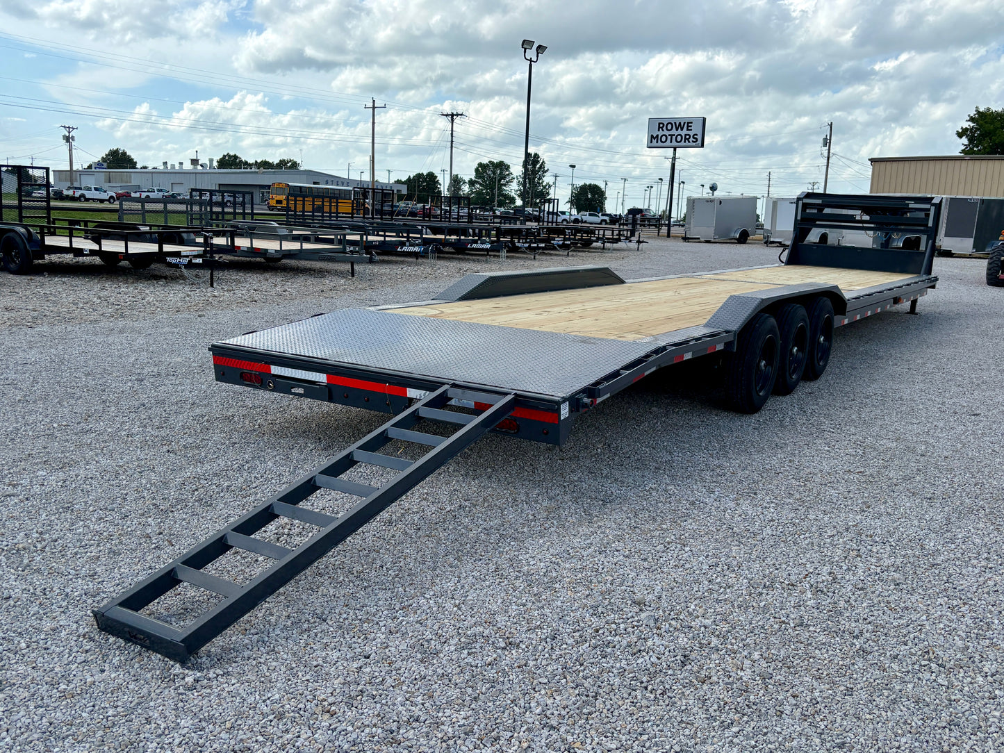 2027 Lamar 40' 21K Gooseneck 2 car Hauler / Equipment Trailer