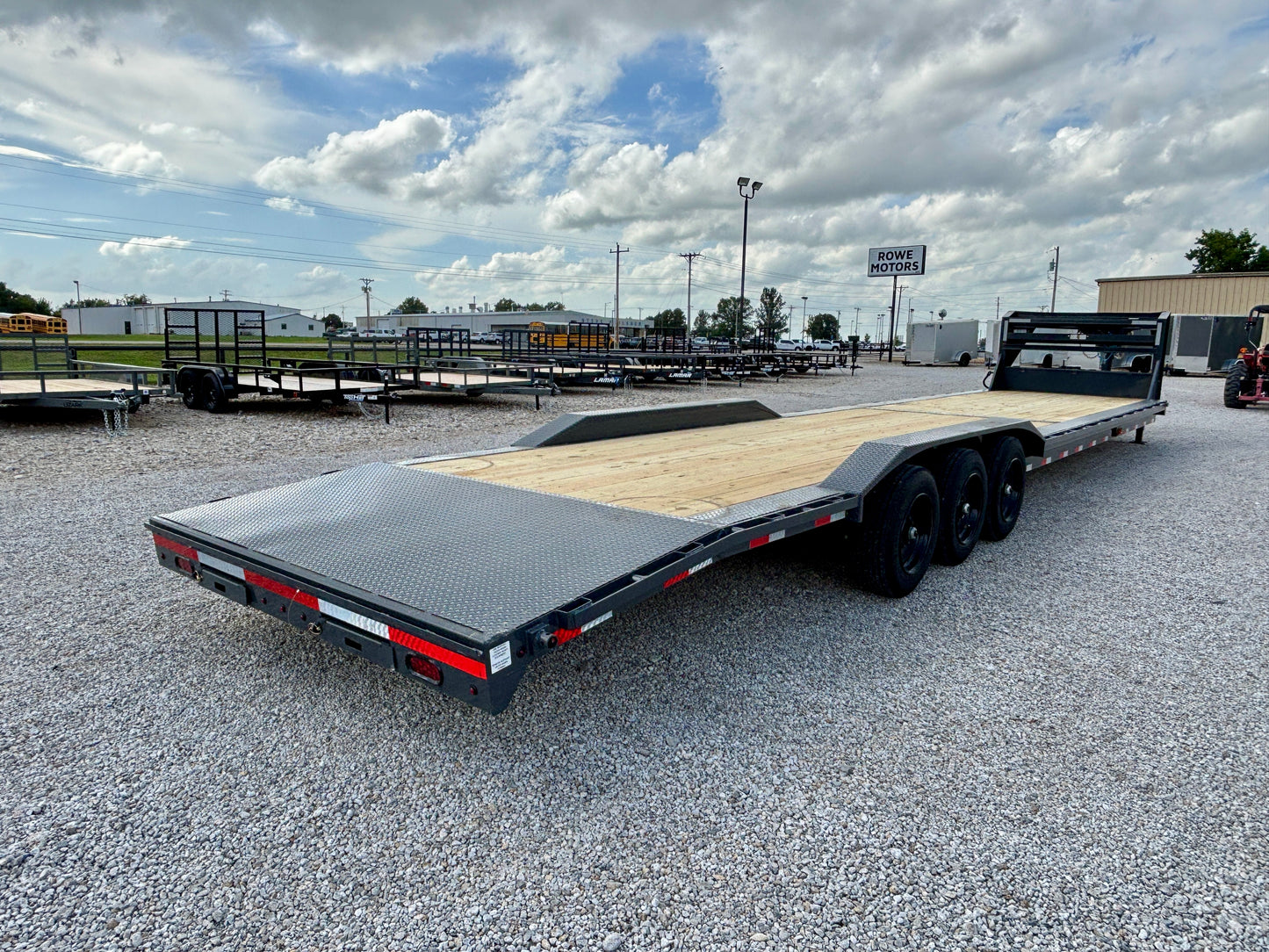 2027 Lamar 40' 21K Gooseneck 2 car Hauler / Equipment Trailer