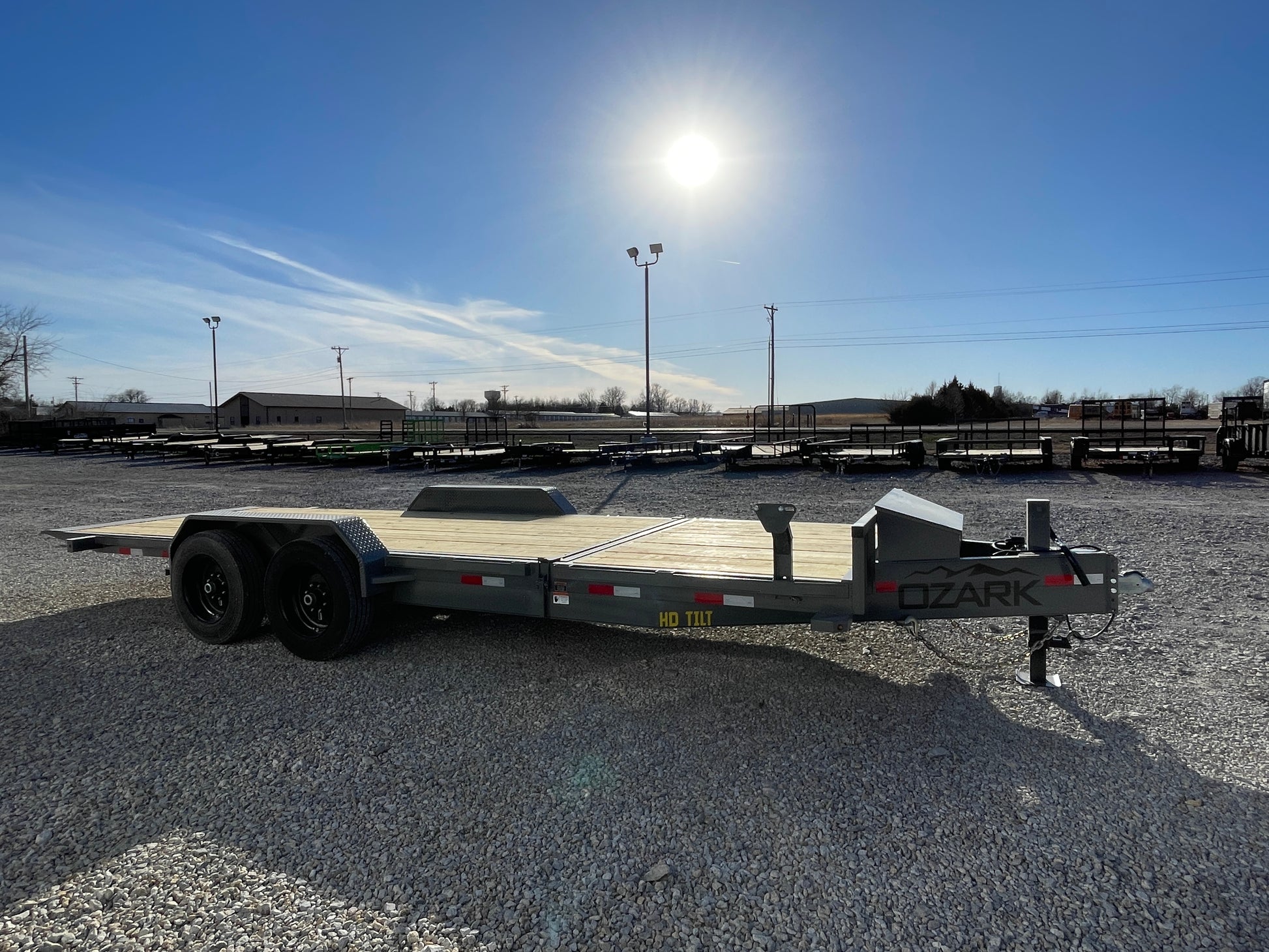 2024 Ozark 22' 16K HD Tilt Trailer Sparetire Mount